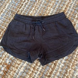 Athleta Beachside Bali Linen Shorts Size 4 Grey Linen